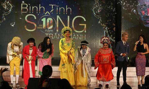 Trấn Thành liên tục giả gái trong liveshow "Bình tĩnh sống"